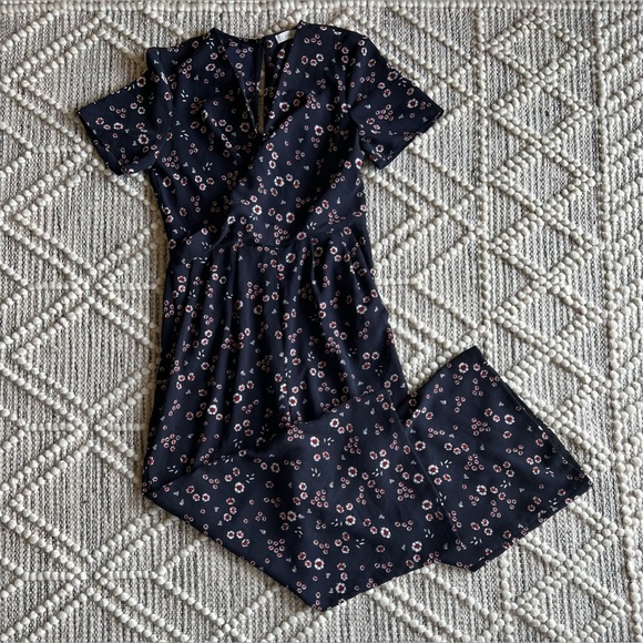 🌿Lush Floral Jumpsuit - Picture 1 of 3